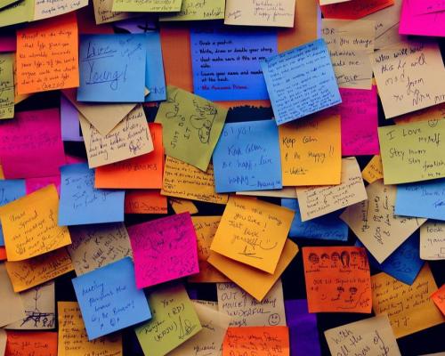 Cuburi hârtie și note adezive