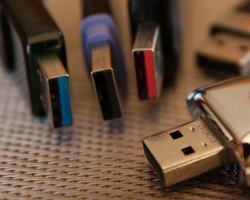 Memóriakártyák / USB-stickek