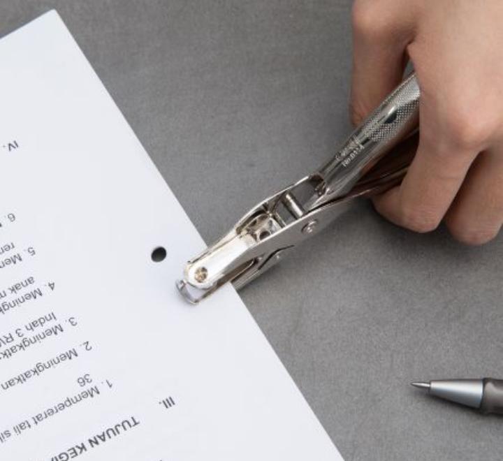 Fogó típusú lyukasztó