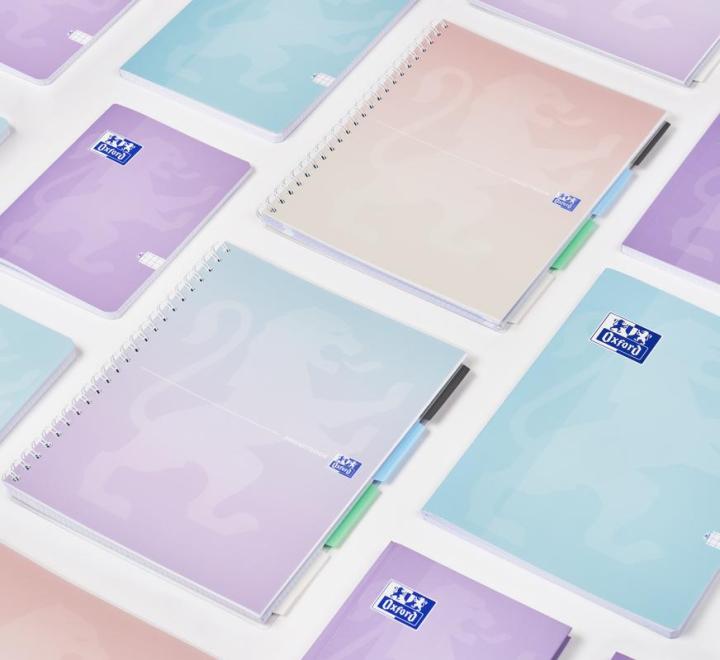 Oxford Project Book szervezőfüzet, A4-es, 80 oldal, 90 g/m²-es optikai papír, kockás, különböző színekben