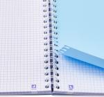 Oxford Project Book szervezőfüzet, A4-es, 80 oldal, 90 g/m²-es optikai papír, kockás, különböző színekben