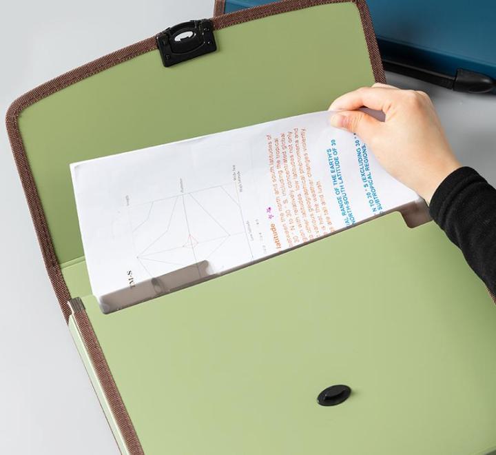 Merev műanyag aktatáska, fogantyúval, 7 rekesszel Deli vegyes szinek