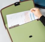 Merev műanyag aktatáska, fogantyúval, 7 rekesszel Deli vegyes szinek