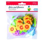 Dekorgumi, virágok a cserépben