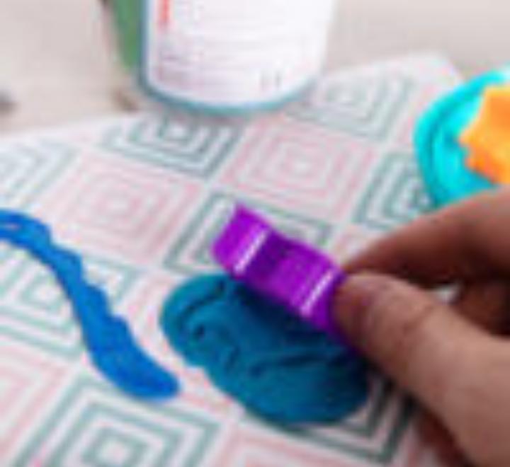 Gyurma,puha 12 szín 160gr Deli