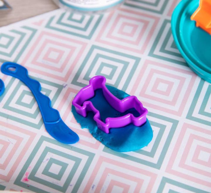 Gyurma,puha 12 szín 160gr Deli